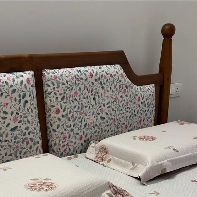 Soft blooms, textured comfort 🌸 Delicate floral prints on elegant ribbed cotton — thoughtfully designed to bring warmth, softness, and timeless charm into your bedroom.